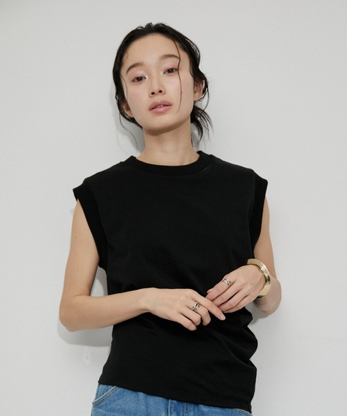 ADAM ET ROPE'（アダムエロペ）の「【サステナブル・洗える】ノースリーブTEE（タンクトップ・レディース・ブラック/ホワイト/ベージュ系その他・FREE）」の2枚目の写真