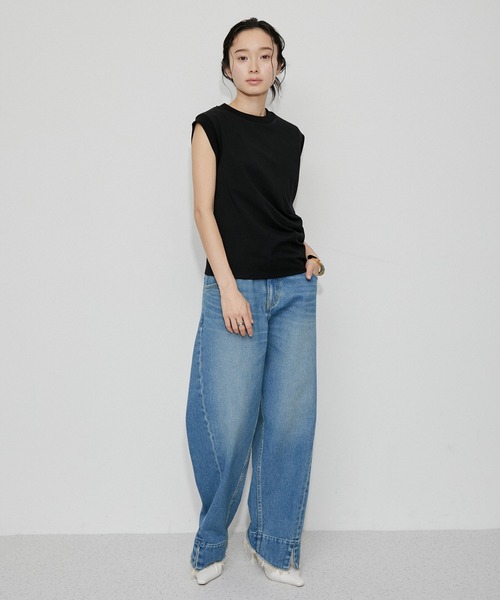 ADAM ET ROPE'（アダムエロペ）の「【サステナブル・洗える】ノースリーブTEE（タンクトップ・レディース・ブラック/ホワイト/ベージュ系その他・FREE）」の13枚目の写真