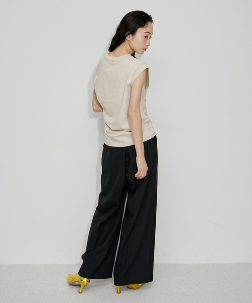 ADAM ET ROPE'（アダムエロペ）の「【サステナブル・洗える】ノースリーブTEE（タンクトップ・レディース・ブラック/ホワイト/ベージュ系その他・FREE）」の9枚目の写真