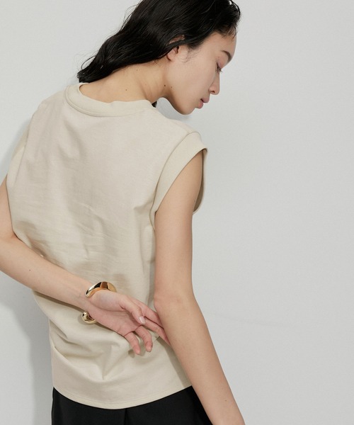 ADAM ET ROPE'（アダムエロペ）の「【サステナブル・洗える】ノースリーブTEE（タンクトップ・レディース・ブラック/ホワイト/ベージュ系その他・FREE）」の7枚目の写真