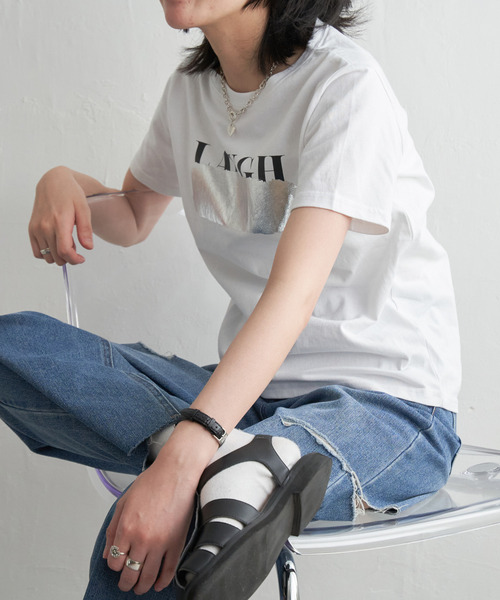 VENCEEXCHANGE(ヴァンスエクスチェンジ)の「ロゴ箔プリントコンパクトTシャツ(Tシャツ/カットソー・レディース・ゴールド/シルバー系/ブラック・FREE)」の5枚目の写真