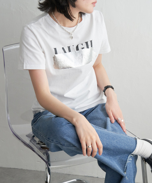 VENCEEXCHANGE(ヴァンスエクスチェンジ)の「ロゴ箔プリントコンパクトTシャツ(Tシャツ/カットソー・レディース・ゴールド/シルバー系/ブラック・FREE)」の9枚目の写真