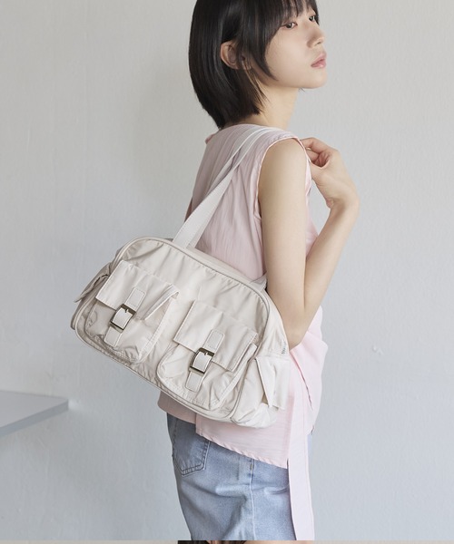 UNE MANSION(ユヌマンション)の「【多様な収納ポケット】ダブルポケットショルダーバッグ(ショルダーバッグ・レディース・ピンク/シルバー/グレー/カーキ/ブラック/アイボリー・ONE SIZE)」の2枚目の写真