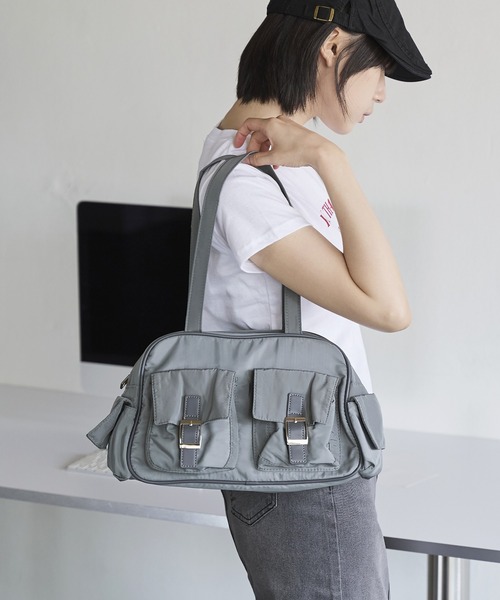 UNE MANSION(ユヌマンション)の「【多様な収納ポケット】ダブルポケットショルダーバッグ(ショルダーバッグ・レディース・ピンク/シルバー/グレー/カーキ/ブラック/アイボリー・ONE SIZE)」の20枚目の写真