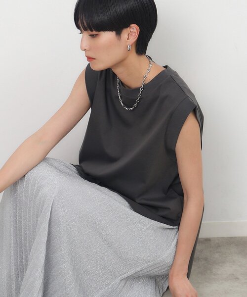 OPAQUE.CLIP（オペークドットクリップ）の「◆UV リラクシーノースリーブ／シルキースーピマ【接触冷感/洗濯機洗い可】（Tシャツ/カットソー・レディース・チャコールグレー/ホワイト/ブラック・36/38/40/42）」の3枚目の写真
