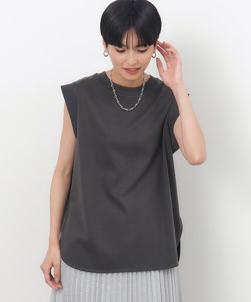 OPAQUE.CLIP（オペークドットクリップ）の「◆UV リラクシーノースリーブ／シルキースーピマ【接触冷感/洗濯機洗い可】（Tシャツ/カットソー・レディース・チャコールグレー/ホワイト/ブラック・36/38/40/42）」の11枚目の写真