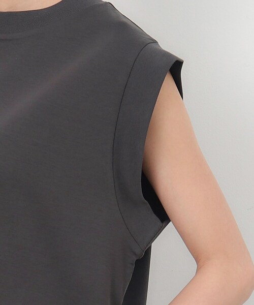 OPAQUE.CLIP（オペークドットクリップ）の「◆UV リラクシーノースリーブ／シルキースーピマ【接触冷感/洗濯機洗い可】（Tシャツ/カットソー・レディース・チャコールグレー/ホワイト/ブラック・36/38/40/42）」の10枚目の写真