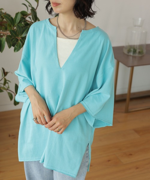 LEPSIM(レプシィム)の「ネックスリットチュニック 114441(Tシャツ/カットソー・レディース・グレー/ブルー/オレンジ/アイボリー・FREE)」の2枚目の写真