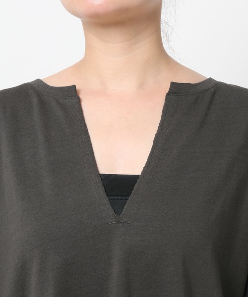 LEPSIM(レプシィム)の「ネックスリットチュニック 114441(Tシャツ/カットソー・レディース・グレー/ブルー/オレンジ/アイボリー・FREE)」の18枚目の写真