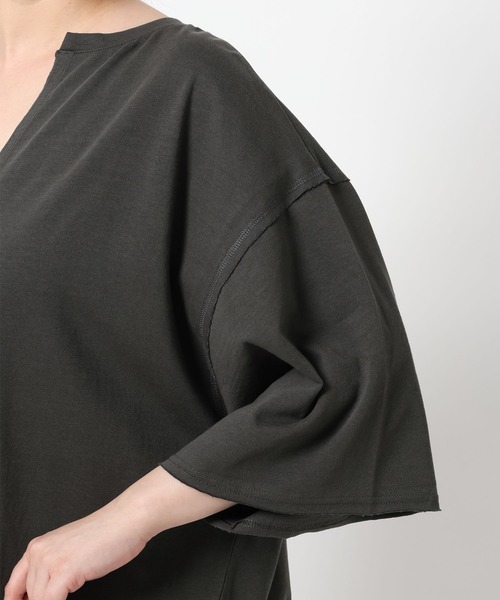 LEPSIM(レプシィム)の「ネックスリットチュニック 114441(Tシャツ/カットソー・レディース・グレー/ブルー/オレンジ/アイボリー・FREE)」の17枚目の写真