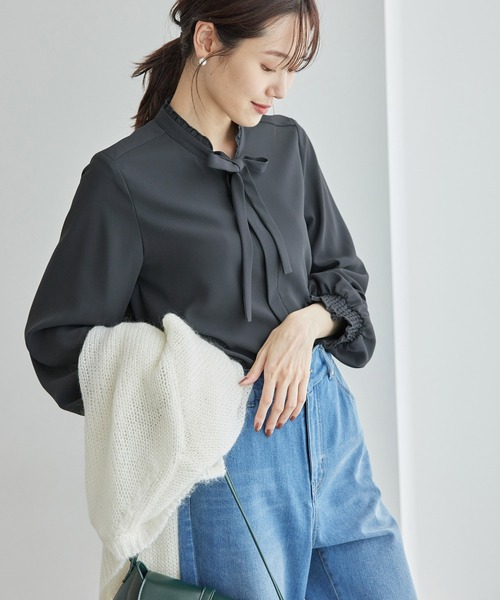 ROPE' PICNIC(ロペピクニック)の「フリルバンドカラーリボンタイブラウス(シャツ/ブラウス・レディース・チャコールグレー/ライトグレー/オフホワイト/サックスブルー・38)」の14枚目の写真