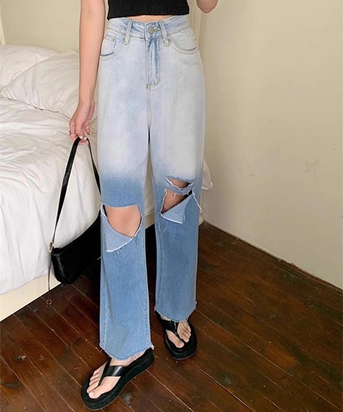 gossip！ロサンゼルス（ゴシップロサンゼルス）の「グラデーションカットアウト　ダメージデニムパンツ（デニムパンツ・レディース・ライトブルー・S/M/L）」の3枚目の写真