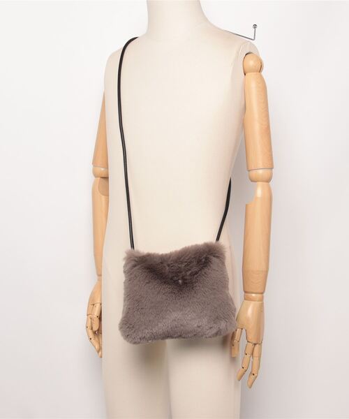 HusHusH(ハッシュアッシュ)の「HusHusH ハッシュアッシュ ファーポシェット(ショルダーバッグ・レディース・ダークグレー/ベージュ/グレー・フリー)」の7枚目の写真