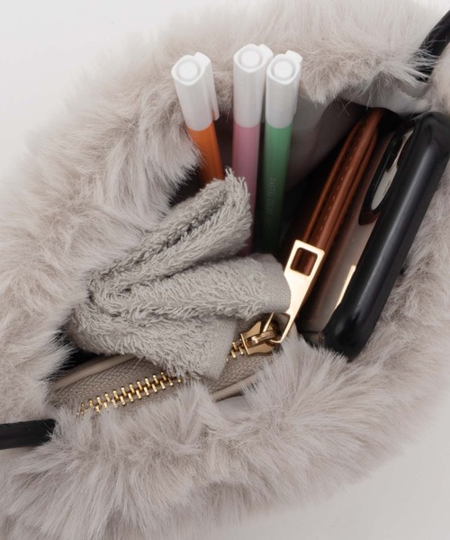 HusHusH(ハッシュアッシュ)の「HusHusH ハッシュアッシュ ファーポシェット(ショルダーバッグ・レディース・ダークグレー/ベージュ/グレー・フリー)」の15枚目の写真