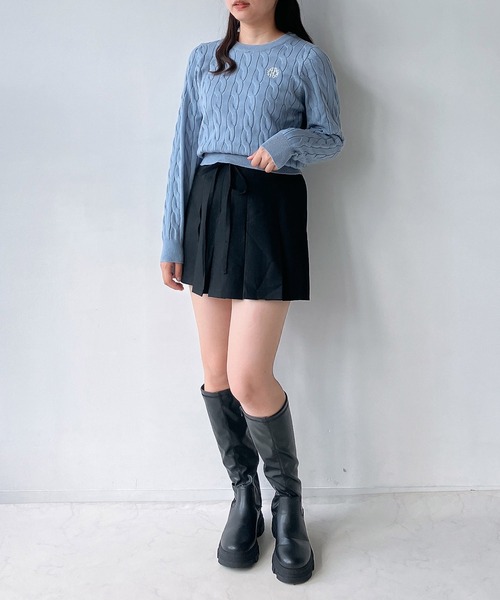 AS KNOW AS plus（アズノゥアズプラス）の「◇ワンポイントロゴ刺繍 ケーブルもちもちニットプルオーバー（ニット/セーター・レディース・ブラック/サックスブルー/オフホワイト/杢グレー・FREE）」の17枚目の写真