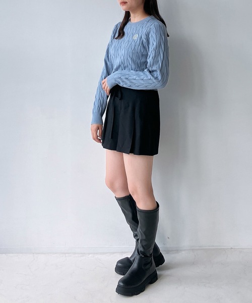 AS KNOW AS plus（アズノゥアズプラス）の「◇ワンポイントロゴ刺繍 ケーブルもちもちニットプルオーバー（ニット/セーター・レディース・ブラック/サックスブルー/オフホワイト/杢グレー・FREE）」の18枚目の写真