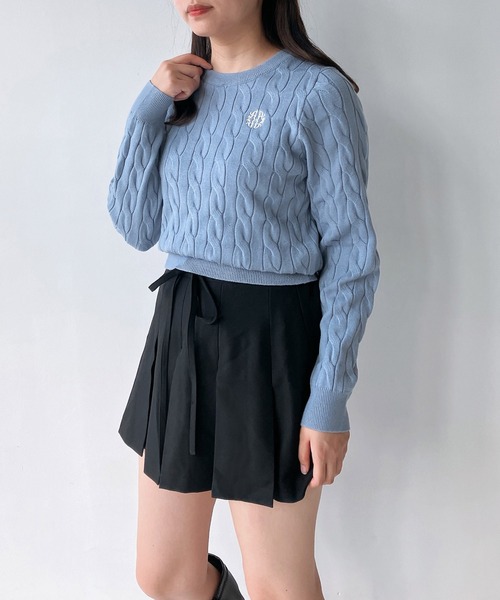 AS KNOW AS plus（アズノゥアズプラス）の「◇ワンポイントロゴ刺繍 ケーブルもちもちニットプルオーバー（ニット/セーター・レディース・ブラック/サックスブルー/オフホワイト/杢グレー・FREE）」の14枚目の写真