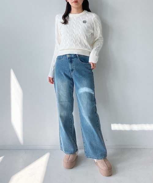 AS KNOW AS plus（アズノゥアズプラス）の「◇ワンポイントロゴ刺繍 ケーブルもちもちニットプルオーバー（ニット/セーター・レディース・ブラック/サックスブルー/オフホワイト/杢グレー・FREE）」の9枚目の写真