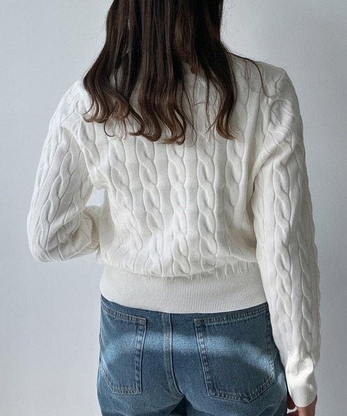 AS KNOW AS plus（アズノゥアズプラス）の「◇ワンポイントロゴ刺繍 ケーブルもちもちニットプルオーバー（ニット/セーター・レディース・ブラック/サックスブルー/オフホワイト/杢グレー・FREE）」の8枚目の写真