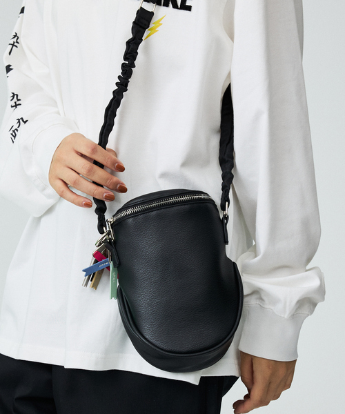 ABAHOUSE（アバハウス）の「【 cheek/チーク】C23005 egg pouch shoulder/ショルダーポーチ/ユニセックス（ショルダーバッグ・メンズ・グリーン/ブルー/ブラック/アイボリー・フリー）」の2枚目の写真