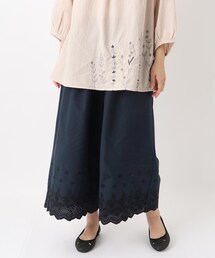 裾刺繍 9分丈フレアパンツ