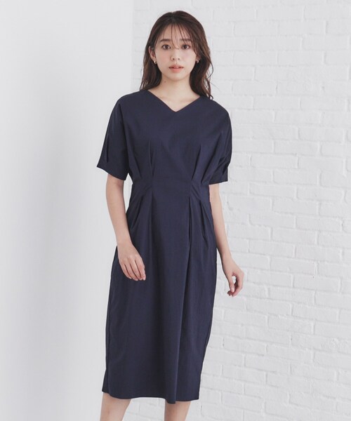 セール】Vネックタックナローワンピース【洗濯機洗い可】（ワンピース