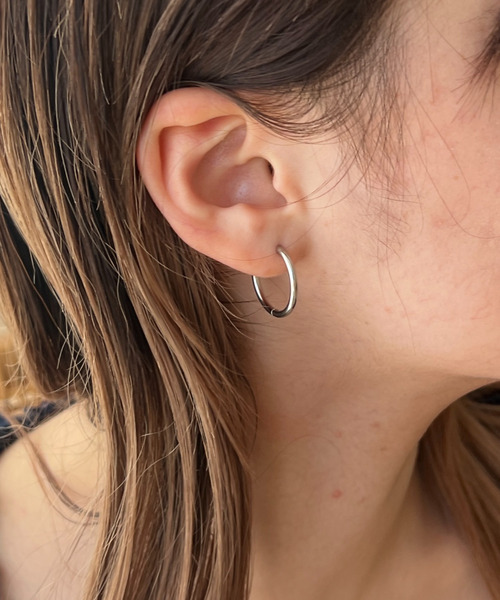 ciite'(シーテ)の「【 金属アレルギー対応 】 シンプルワンタッチ フープピアス サージカルステンレス (両耳用)(ピアス(両耳用)・レディース・ゴールド/シルバー・FREE)」の2枚目の写真