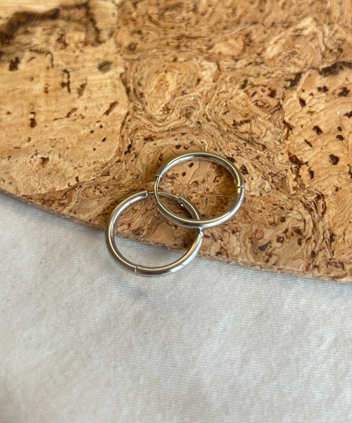 ciite'(シーテ)の「【 金属アレルギー対応 】 シンプルワンタッチ フープピアス サージカルステンレス (両耳用)(ピアス(両耳用)・レディース・ゴールド/シルバー・FREE)」の5枚目の写真