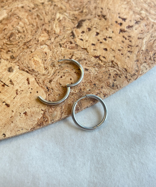 ciite'(シーテ)の「【 金属アレルギー対応 】 シンプルワンタッチ フープピアス サージカルステンレス (両耳用)(ピアス(両耳用)・レディース・ゴールド/シルバー・FREE)」の4枚目の写真