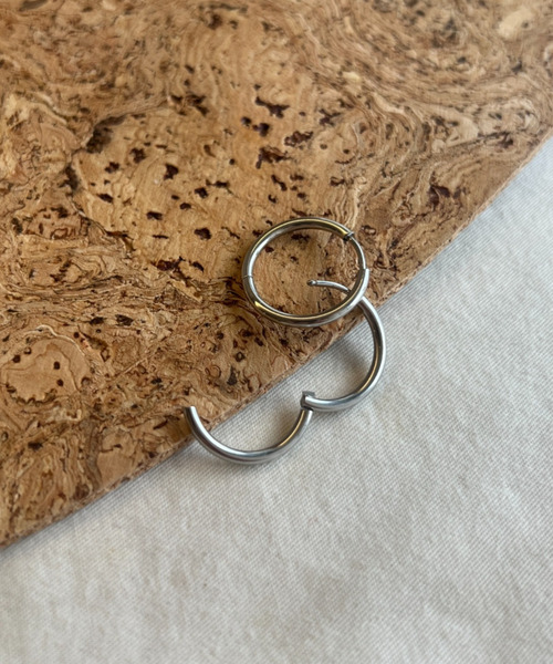 ciite'(シーテ)の「【 金属アレルギー対応 】 シンプルワンタッチ フープピアス サージカルステンレス (両耳用)(ピアス(両耳用)・レディース・ゴールド/シルバー・FREE)」の3枚目の写真