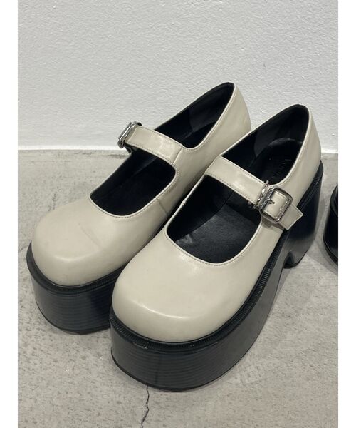 EMODA（エモダ）の「チャンキーメリージェーンシューズ（パンプス・レディース・ブラック/アイボリー・LARGE/MEDIUM/SMALL）」の9枚目の写真