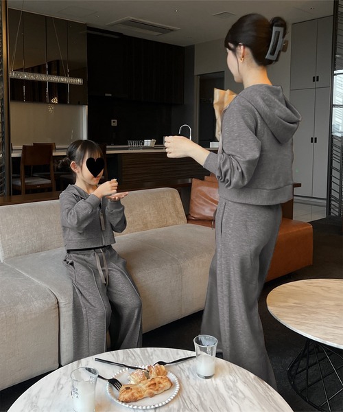 KOBE LETTUCE（コウベレタス）の「[ Yuumiさんコラボ ] ダブルジップショートパーカー（パーカー・レディース・オフホワイト/グレー/ネイビー/グレイッシュベージュ/ブラック/チャコール/ブルー・M-Short/M/M-Long）」の18枚目の写真