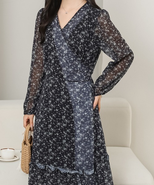 Lace Ladies(レースレディース)の「小花柄 Vネック シフォン ロング ワンピース(ワンピース・レディース・ブラック/ブラウン/パープル・FREE)」の4枚目の写真