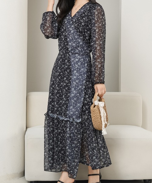 Lace Ladies(レースレディース)の「小花柄 Vネック シフォン ロング ワンピース(ワンピース・レディース・ブラック/ブラウン/パープル・FREE)」の5枚目の写真