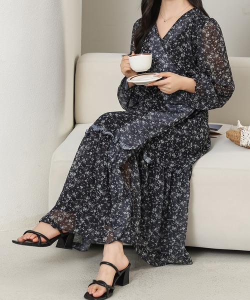 Lace Ladies(レースレディース)の「小花柄 Vネック シフォン ロング ワンピース(ワンピース・レディース・ブラック/ブラウン/パープル・FREE)」の8枚目の写真