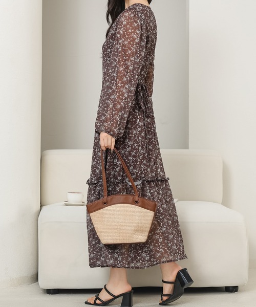 Lace Ladies(レースレディース)の「小花柄 Vネック シフォン ロング ワンピース(ワンピース・レディース・ブラック/ブラウン/パープル・FREE)」の9枚目の写真