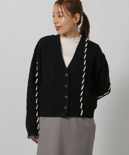LAKOLE（ラコレ）の「ハンドステッチケーブルカーディガン / 144441（カーディガン/ボレロ・レディース・グレー/アイボリー/ブラック・SMALL/MEDIUM）」の7枚目の写真