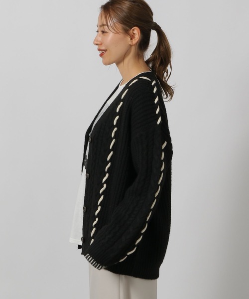 LAKOLE（ラコレ）の「ハンドステッチケーブルカーディガン / 144441（カーディガン/ボレロ・レディース・グレー/アイボリー/ブラック・SMALL/MEDIUM）」の8枚目の写真