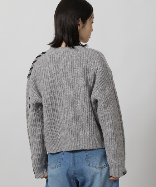 LAKOLE（ラコレ）の「ハンドステッチケーブルカーディガン / 144441（カーディガン/ボレロ・レディース・グレー/アイボリー/ブラック・SMALL/MEDIUM）」の12枚目の写真