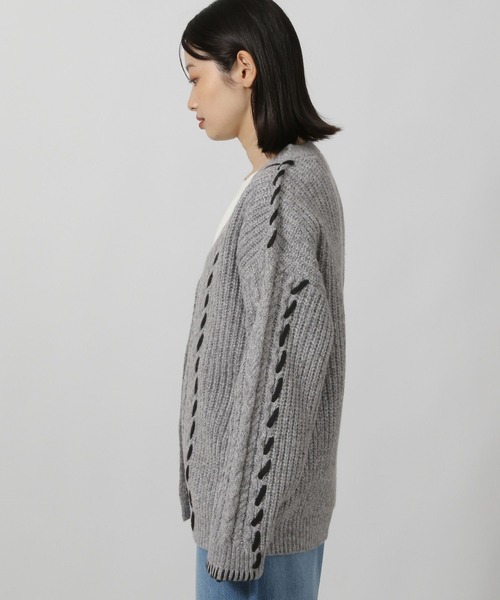 LAKOLE（ラコレ）の「ハンドステッチケーブルカーディガン / 144441（カーディガン/ボレロ・レディース・グレー/アイボリー/ブラック・SMALL/MEDIUM）」の14枚目の写真
