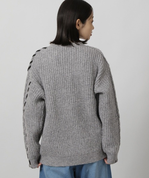 LAKOLE（ラコレ）の「ハンドステッチケーブルカーディガン / 144441（カーディガン/ボレロ・レディース・グレー/アイボリー/ブラック・SMALL/MEDIUM）」の15枚目の写真