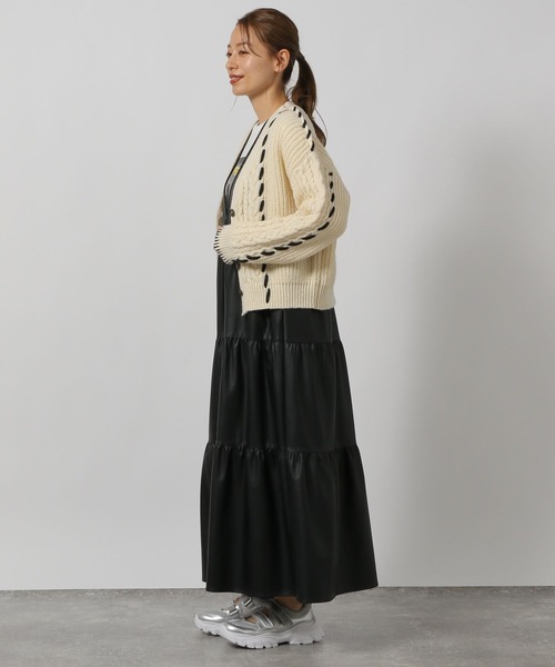 LAKOLE（ラコレ）の「ハンドステッチケーブルカーディガン / 144441（カーディガン/ボレロ・レディース・グレー/アイボリー/ブラック・SMALL/MEDIUM）」の17枚目の写真