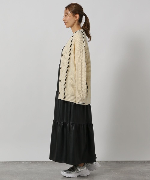 LAKOLE（ラコレ）の「ハンドステッチケーブルカーディガン / 144441（カーディガン/ボレロ・レディース・グレー/アイボリー/ブラック・SMALL/MEDIUM）」の22枚目の写真