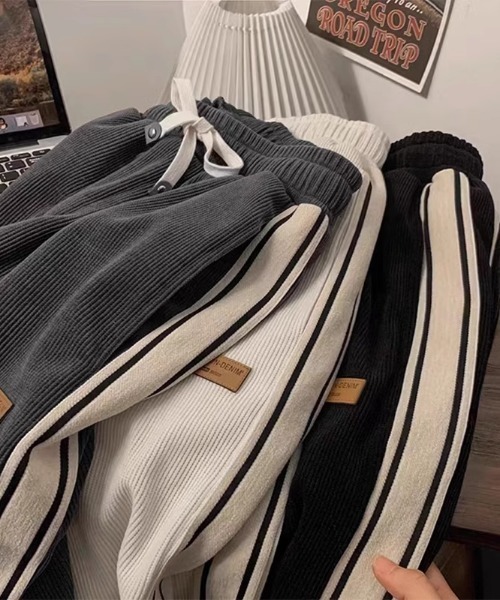 CELENA BEATS(セレナビーツ)の「※コーデュロイサイドラインパンツ(スラックス・メンズ・ブラック/ホワイト/ダークグレー・M/L)」の7枚目の写真