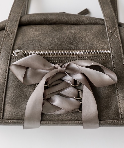 OLIVE des OLIVE（オリーブデオリーブ）の「レースアップボストンバッグ（ショルダーバッグ・レディース・アイボリー/チャコールグレー/ダークブラウン/ピンク・FREE）」の9枚目の写真