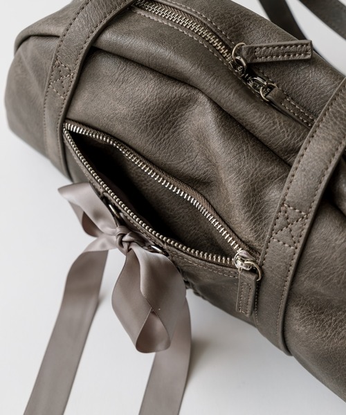 OLIVE des OLIVE（オリーブデオリーブ）の「レースアップボストンバッグ（ショルダーバッグ・レディース・アイボリー/チャコールグレー/ダークブラウン/ピンク・FREE）」の11枚目の写真