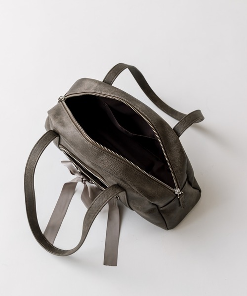 OLIVE des OLIVE（オリーブデオリーブ）の「レースアップボストンバッグ（ショルダーバッグ・レディース・アイボリー/チャコールグレー/ダークブラウン/ピンク・FREE）」の7枚目の写真