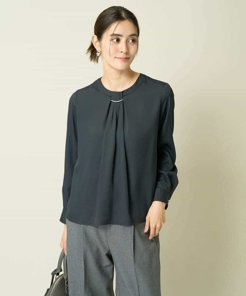 a.v.v（アーヴェヴェ）の「【洗える】バーチャーム付ブラウス（シャツ/ブラウス・レディース・ダークインディゴブルー/ネイビー/アイボリー・34/42/36/40/38）」の14枚目の写真