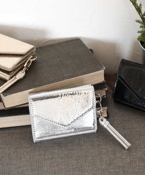BAYFLOW（ベイフロー）の「メタリック三つ折りウォレット（財布・レディース・ライトグレー/ブラック/イエロー・FREE）」の2枚目の写真