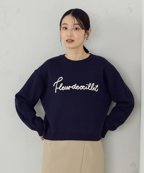 COMME CA ISM(コムサイズム)の「チェーンステッチ風 ロゴニット(ニット/セーター・レディース・アイボリー/ネイビー・FREE)」の1枚目の写真